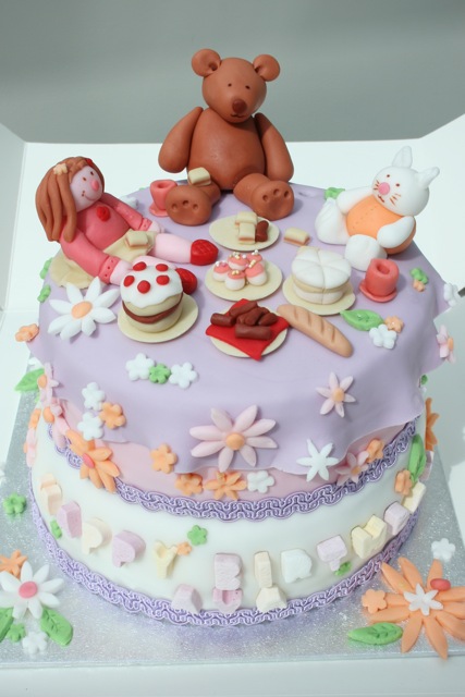 Teddybears picnic cake